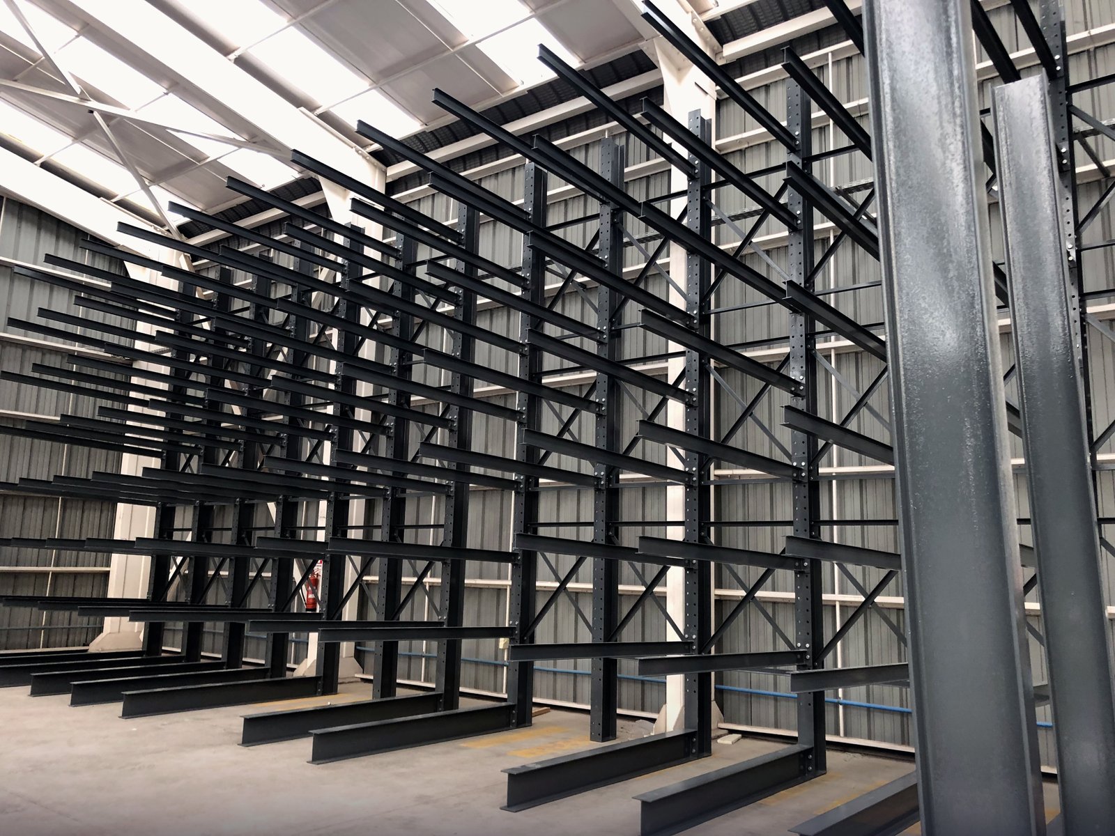 Racks cantilever para perfiles largos